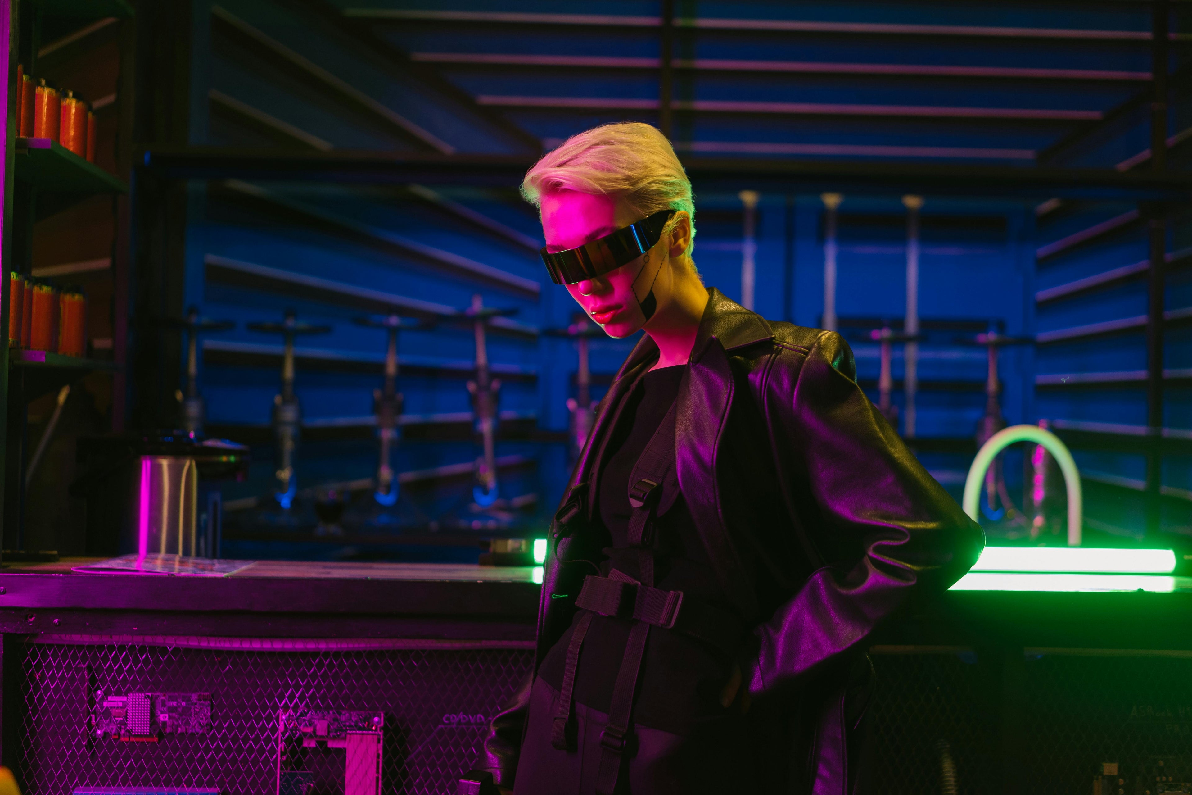 Cyber Katalog#5: Jak stworzyć cyberpunkowy outfit na wiosnę, który będzie stylowy i funkcjonalny jednocześnie