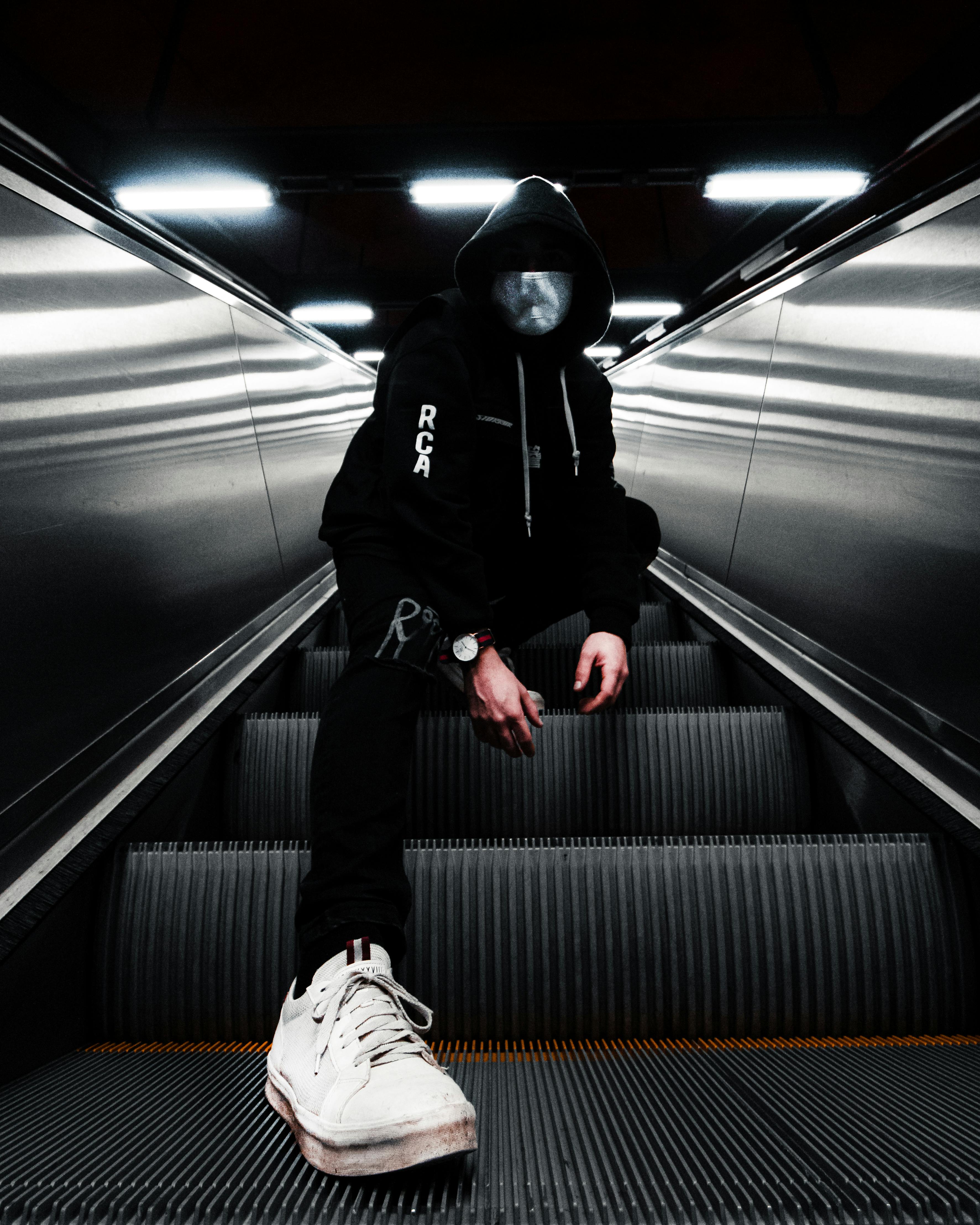 Techwear Hologram #9: Komfort vs funkcjonalność – czy można mieć jedno i drugie w odzieży techwear?