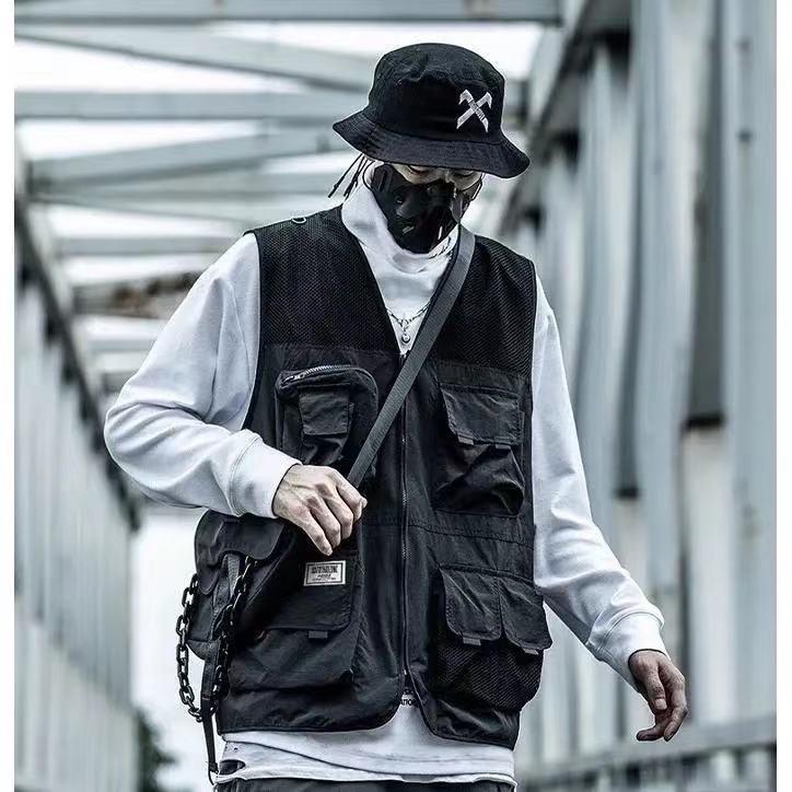 Techwear tactical vest – multi-functional urban armor